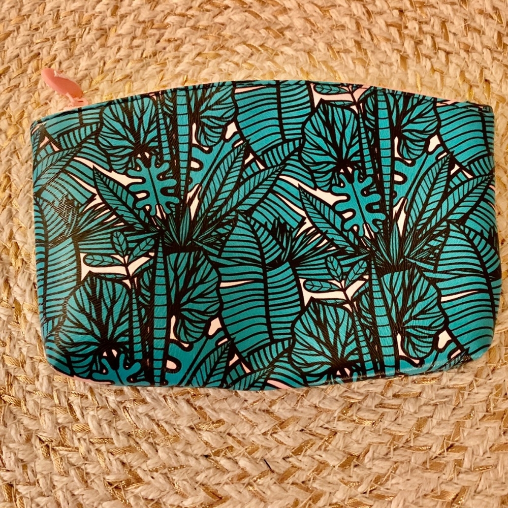 💚💗 Ipsy Green Fern Makeup Bag